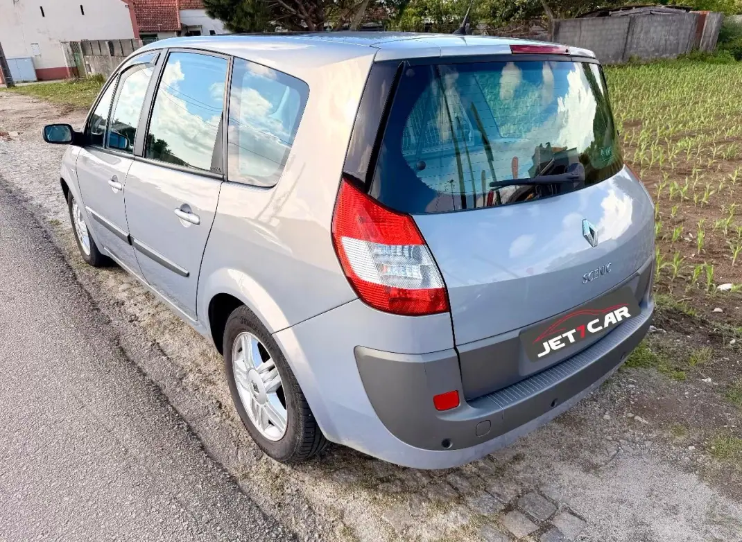 Renault Grand Scénic 2005 - 3990 EUR, 173744 km - AUTO.MOTO.pt - 173744km - foto 2 de 7