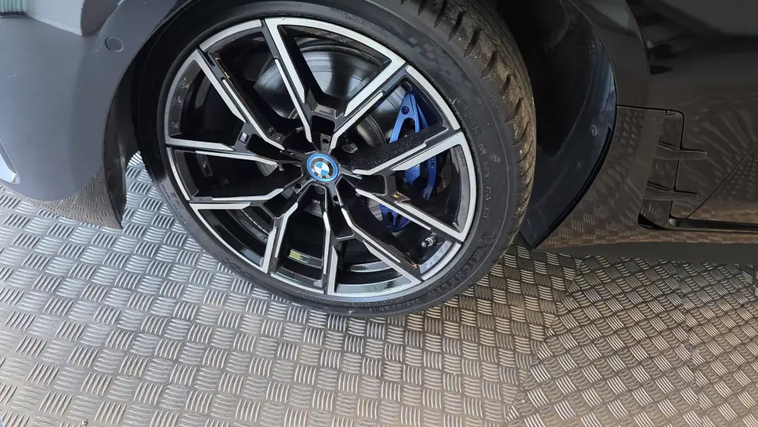 BMW i4 2022 - 38900 EUR, 61219 km - AUTO.MOTO.pt - 61219km - foto 28 de 58