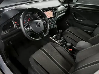 Volkswagen T-Roc 2018 - 15950 EUR, 98741 km - AUTO.MOTO.pt - 98741km - foto 14 de 34