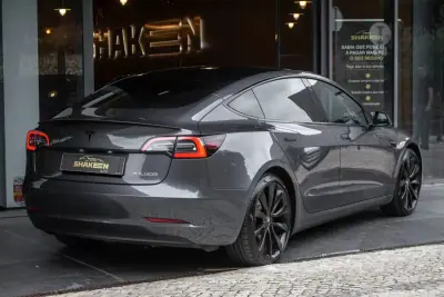 Tesla Model 3 2019 - 26990 EUR, 127043 km - foto 4 de 34