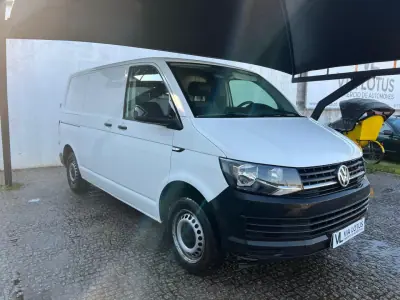 Volkswagen Transporter 2019 - 16500 EUR, 203450 km - AUTO.MOTO.pt - 203450km - foto 2 de 12
