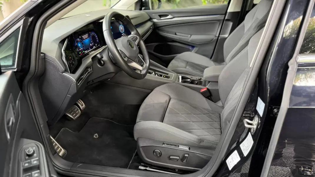 Volkswagen Golf 2021 - 21500 EUR, 96839 km - AUTO.MOTO.pt - 96839km - foto 21 de 38