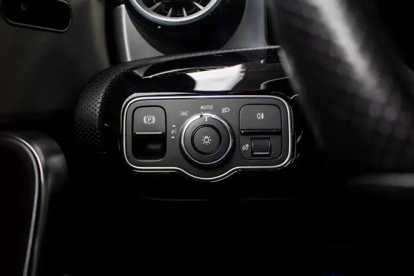Mercedes-Benz CLA 180 2023 - 31750 EUR, 131927 km - AUTO.MOTO.pt - 131927km - foto 20 de 41
