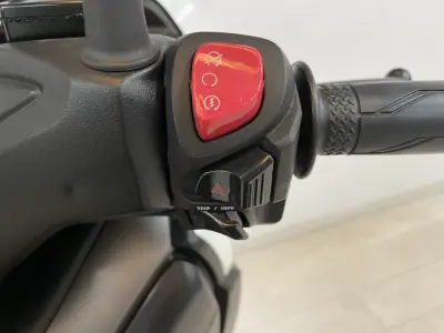 Yamaha XMAX 2017 - 3950 EUR, 9400 km - 9400km - foto 9 de 19