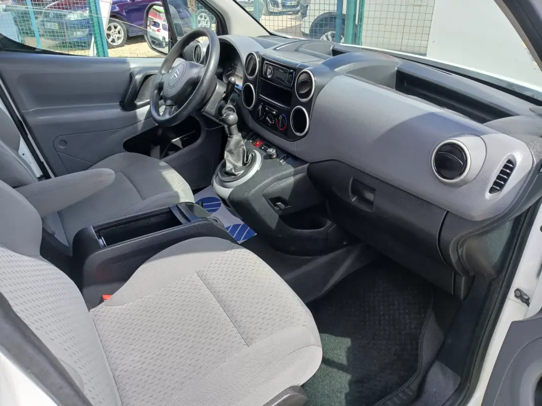 Citroën BERLINGO 1.6 HDI 600 C/AC 2010 - 8750 EUR, 54679 km - AUTO.MOTO.pt - 54679km - foto 19 de 23