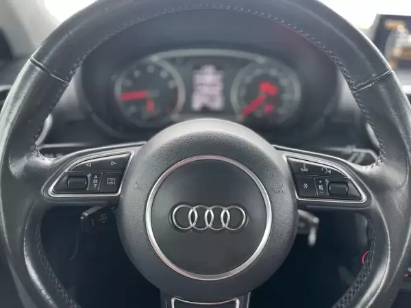 Audi A1 Sportback 2018 - 15250 EUR, 85720 km - AUTO.MOTO.pt - 85720km - foto 10 de 17