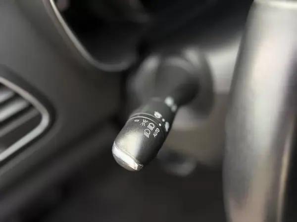 Renault Mégane 2019 - 15990 EUR, 167000 km - AUTO.MOTO.pt - 167000km - foto 13 de 21