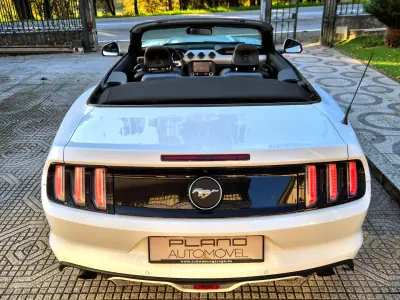Ford Mustang 2015 - 37500 EUR, 159000 km - AUTO.MOTO.pt - 159000km - foto 8 de 22