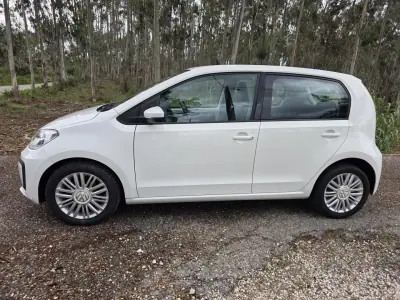 Volkswagen Up! 2016 - 7990 EUR, 152974 km - AUTO.MOTO.pt - 152974km - foto 41 de 71
