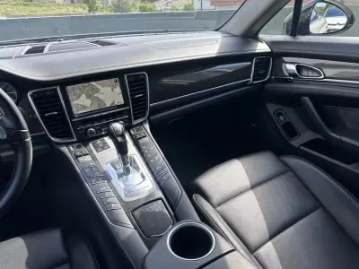 Porsche Panamera 2015 - 35000 EUR, 159000 km - AUTO.MOTO.pt - 159000km - foto 36 de 67