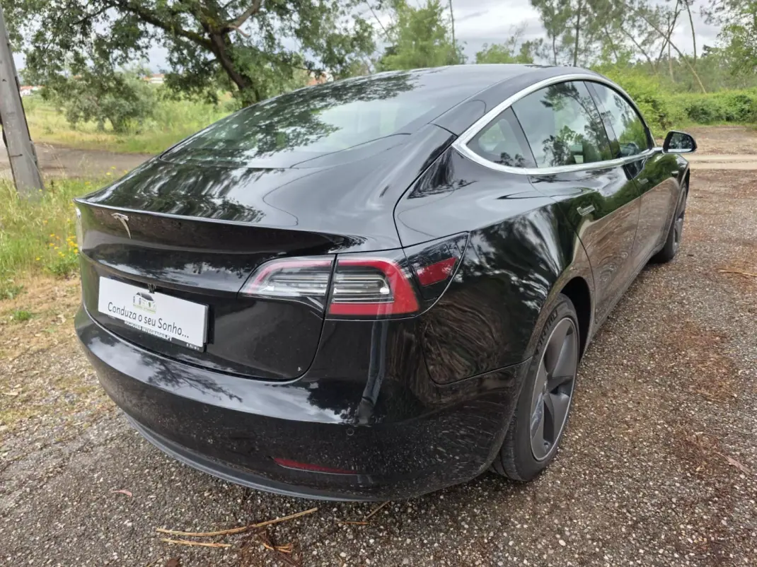 Tesla Model 3 2019 - 23900 EUR, 177000 km - AUTO.MOTO.pt - 177000km - foto 22 de 42