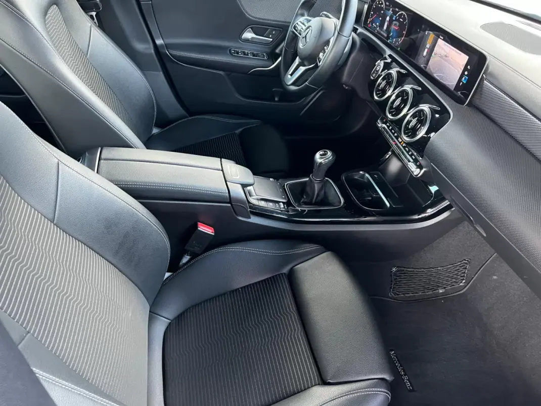 Mercedes-Benz CLA 180 2020 - 21750 EUR, 168500 km - AUTO.MOTO.pt - 168500km - foto 9 de 12