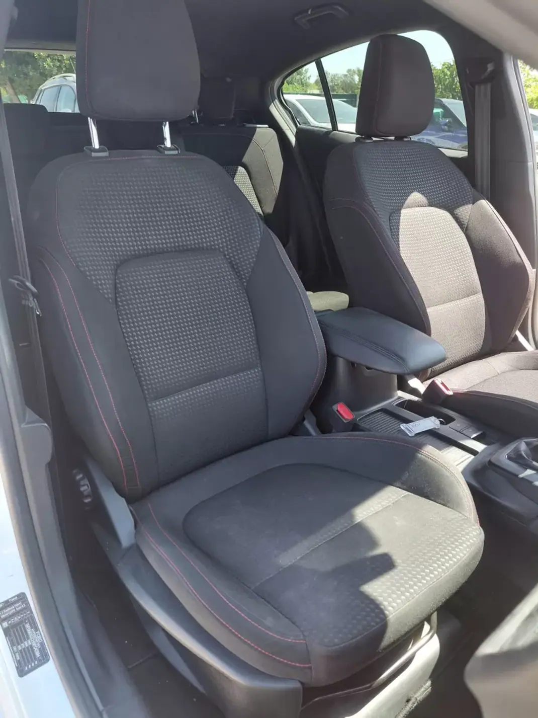 Ford Focus 2023 - 17900 EUR, 70000 km - AUTO.MOTO.pt - 70000km - foto 9 de 14