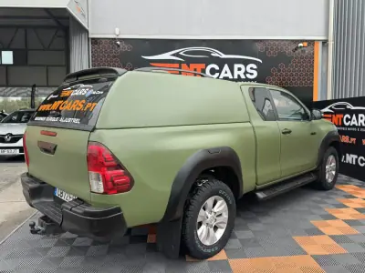 Toyota HILUX 2.4 D-4D 4x4 Extra Cab Comfort 2018 - 36900 EUR, 141545 km - AUTO.MOTO.pt - 141545km - foto 2 de 17