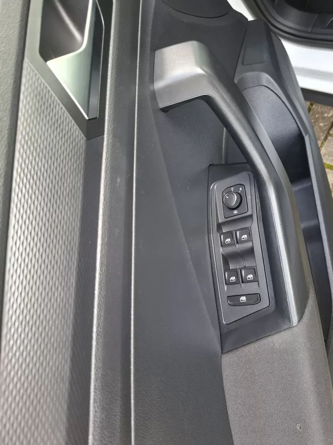 Volkswagen T-Roc 2020 - 19850 EUR, 109200 km - AUTO.MOTO.pt - 109200km - foto 17 de 25