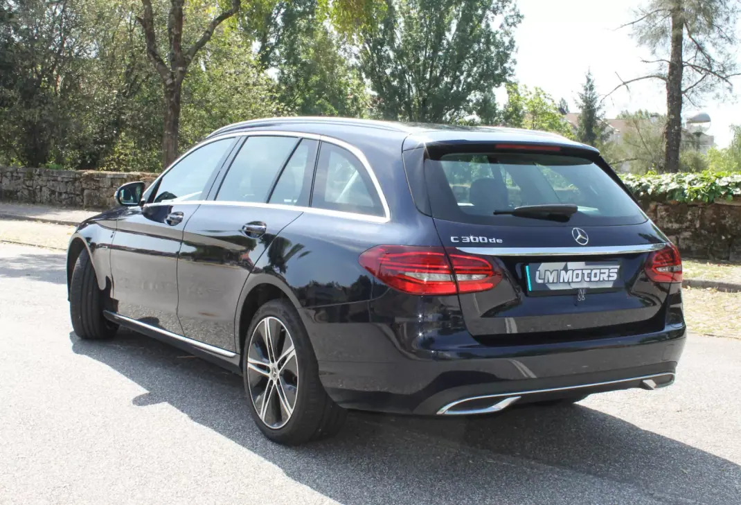 Mercedes-Benz C 300 2020 - 28990 EUR, 128000 km - AUTO.MOTO.pt - 128000km - foto 8 de 36