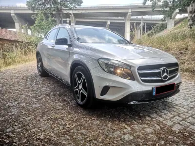 Mercedes-Benz GLA 180 2015 - 15250 EUR, 190000 km - AUTO.MOTO.pt - 190000km - foto 4 de 26