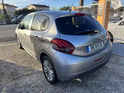Peugeot 208 2019 - 10450 EUR, 73052 km - AUTO.MOTO.pt - 73052km - foto 11 de 12