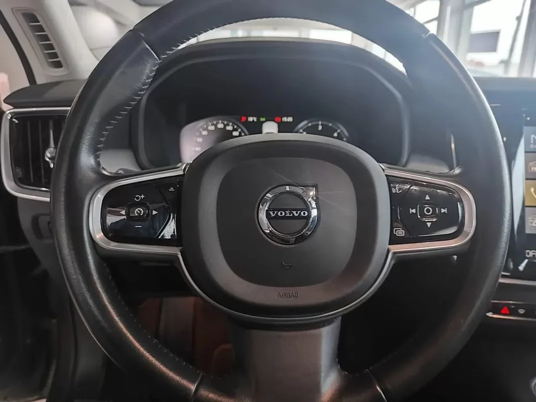 Volvo V90 2017 - 23500 EUR, 131000 km - AUTO.MOTO.pt - 131000km - foto 25 de 39