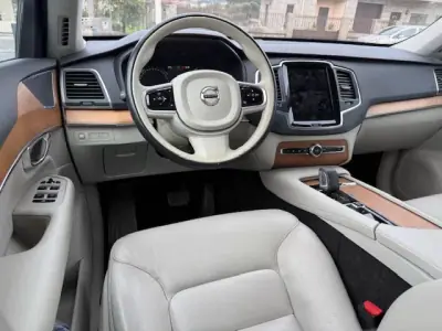 Volvo XC 90 2021 - 44900 EUR, 189000 km - AUTO.MOTO.pt - 189000km - foto 7 de 16