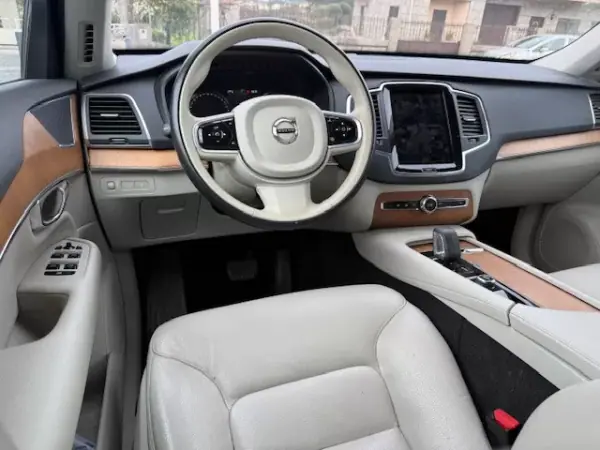 Volvo XC 90 2021 - 44900 EUR, 189000 km - AUTO.MOTO.pt - 189000km - foto 7 de 16