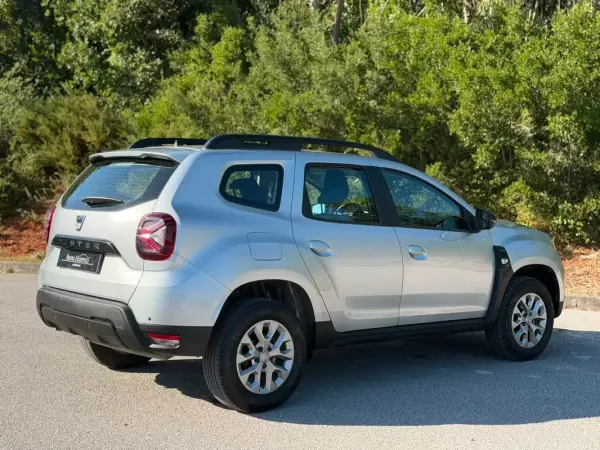 Dacia Duster 2021 - 16900 EUR, 163172 km - AUTO.MOTO.pt - 163172km - foto 11 de 23