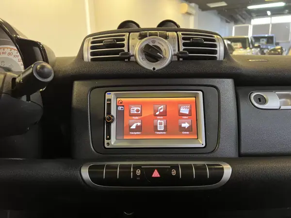 Smart ForTwo Coupé 2013 - 7990 EUR, 165000 km - AUTO.MOTO.pt - 165000km - foto 26 de 47
