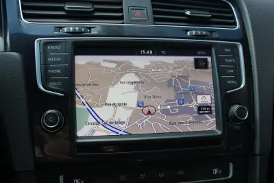 Volkswagen Golf 2015 - 12900 EUR, 233561 km - AUTO.MOTO.pt - 233561km - foto 17 de 27