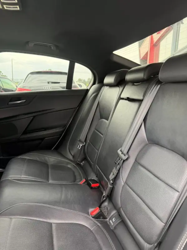 Jaguar XE 2018 - 17000 EUR, 273353 km - AUTO.MOTO.pt - 273353km - foto 15 de 20