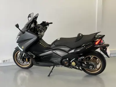 Yamaha TMAX 2016 - 8990 EUR, 27000 km - AUTO.MOTO.pt - 27000km - foto 8 de 35