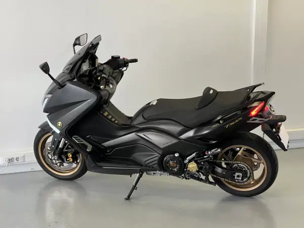 Yamaha TMAX 2016 - 8990 EUR, 27000 km - AUTO.MOTO.pt - 27000km - foto 8 de 35