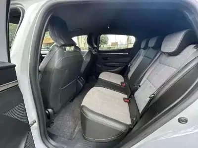 Renault Mégane E-Tech 2022 - 24999 EUR, 101000 km - AUTO.MOTO.pt - 101000km - foto 20 de 35