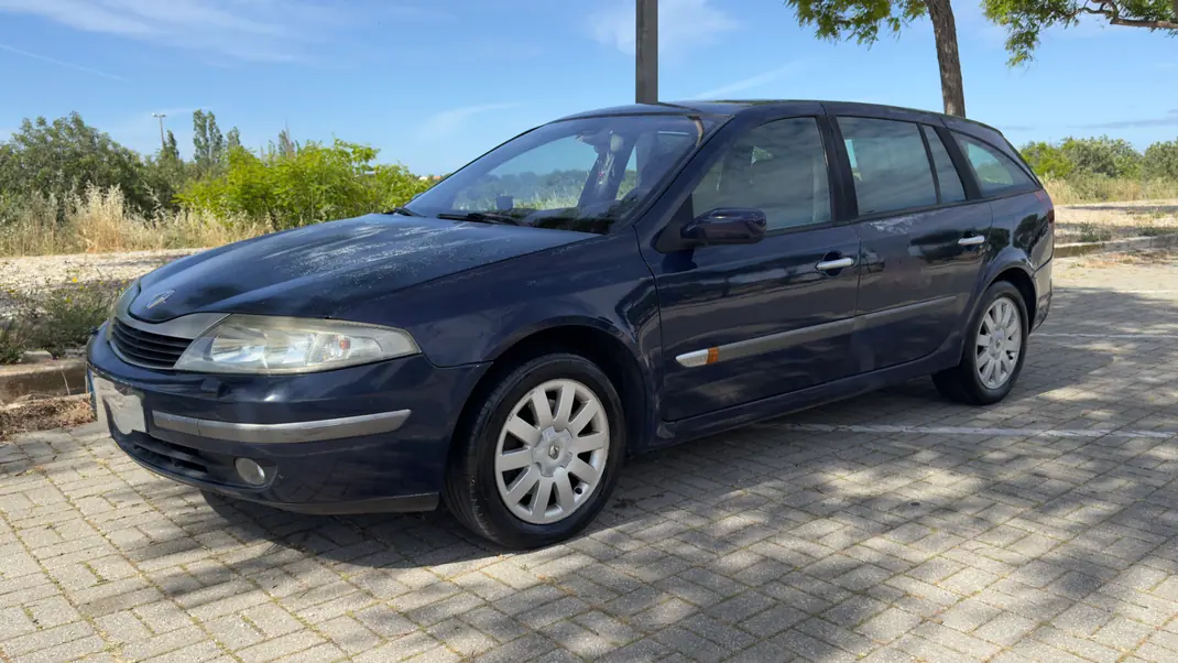 Renault Laguna 2001 - 1000 EUR, 292000 km - AUTO.MOTO.pt - 292000km - foto 4 de 19