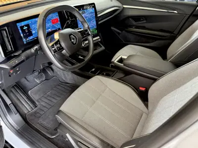 Renault Mégane E-Tech 2022 - 24999 EUR, 27000 km - AUTO.MOTO.pt - 27000km - foto 42 de 116