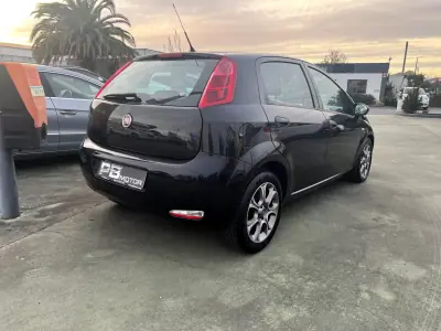 Fiat Punto 2018 - 8999 EUR, 169456 km - AUTO.MOTO.pt - 169456km - foto 6 de 16