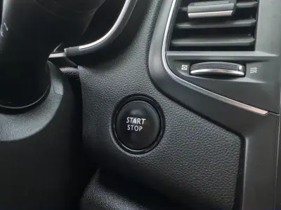 Renault Mégane 2018 - 15990 EUR, 117000 km - AUTO.MOTO.pt - 117000km - foto 24 de 48