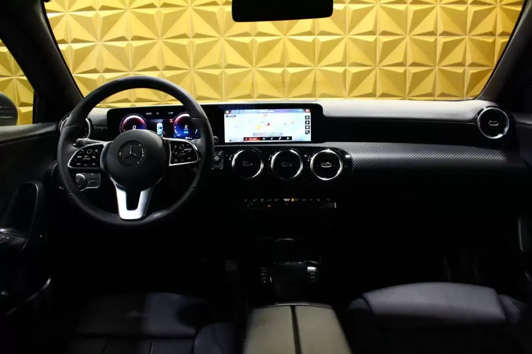 Mercedes-Benz A 250 2020 - 23900 EUR, 140000 km - AUTO.MOTO.pt - 140000km - foto 14 de 35