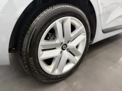 Renault Clio 2024 - 19500 EUR, 14000 km - AUTO.MOTO.pt - 14000km - foto 9 de 18