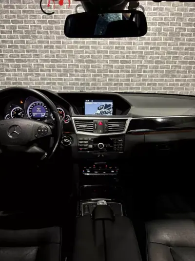 Mercedes-Benz E 350 2010 - 12990 EUR, 280000 km - AUTO.MOTO.pt - 280000km - foto 9 de 12