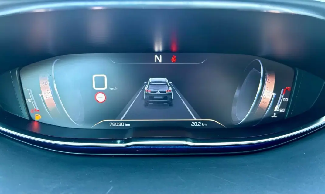 Peugeot 5008 2019 - 26500 EUR, 76030 km - AUTO.MOTO.pt - 76030km - foto 9 de 31