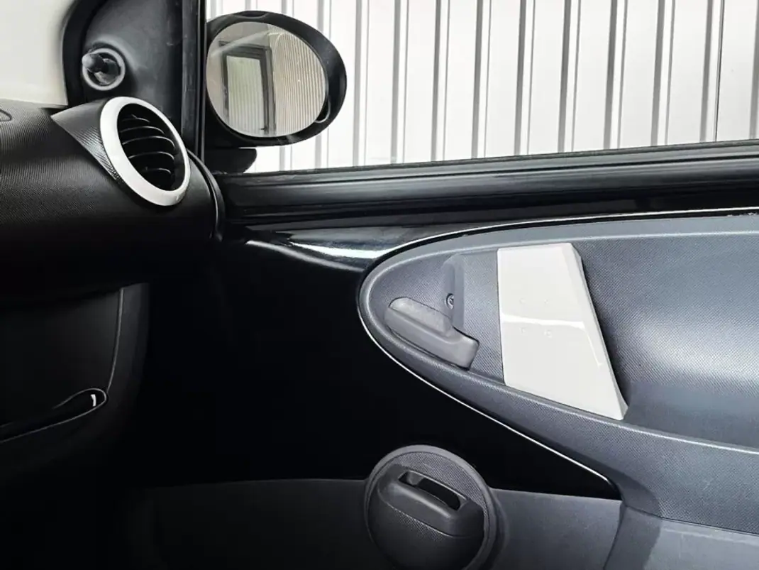 Peugeot 107 2011 - 6500 EUR, 168500 km - AUTO.MOTO.pt - 168500km - foto 27 de 39