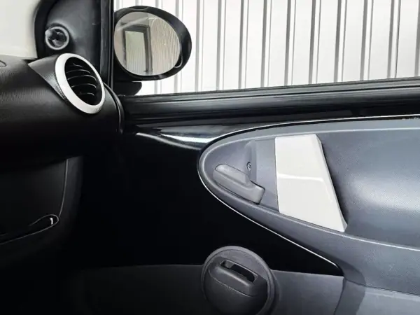Peugeot 107 2011 - 6500 EUR, 168500 km - AUTO.MOTO.pt - 168500km - foto 27 de 39