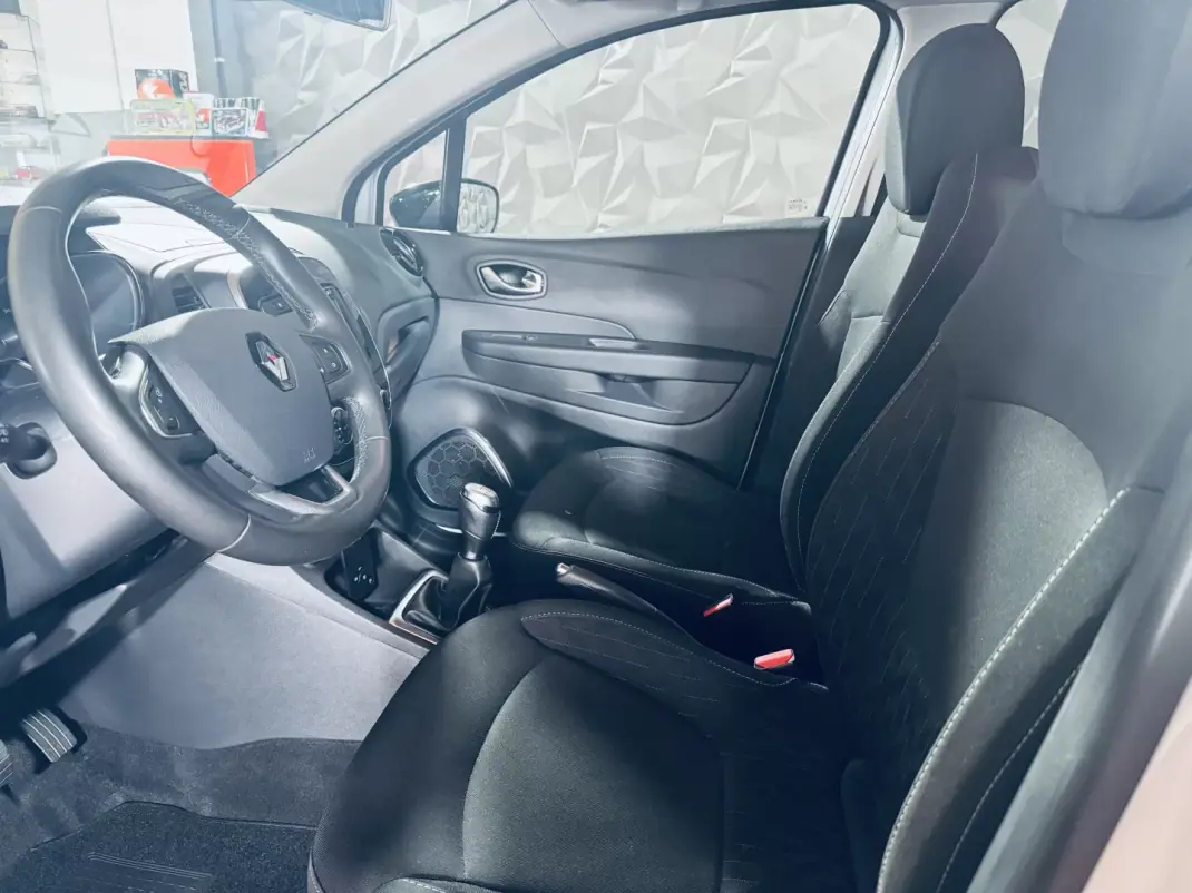 Renault Captur 2019 - 13990 EUR, 52805 km - 52805km - foto 15 de 28
