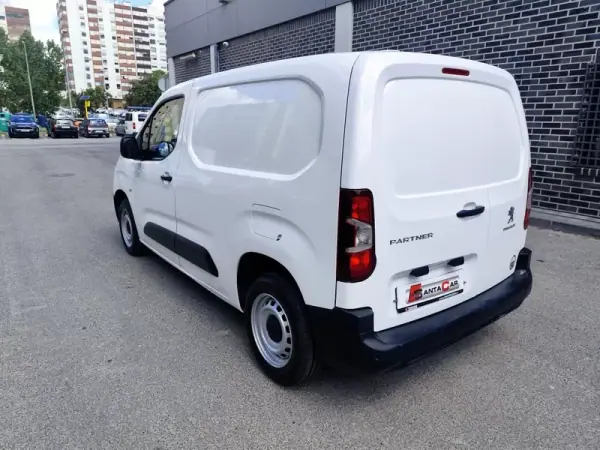 Peugeot Partner 1.6 HDI , 3 Lug. , Iva Dedutivel 2019 - 11980 EUR, 130000 km - AUTO.MOTO.pt - 130000km - foto 16 de 23