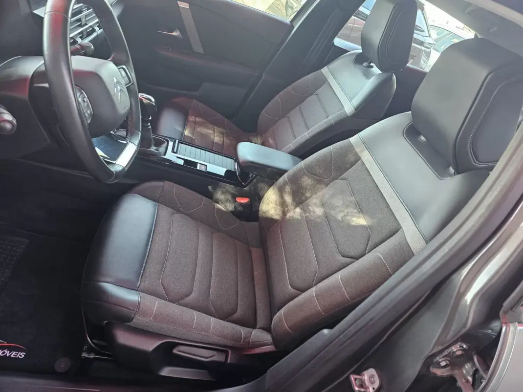 Citroën C4 2021 - 13499 EUR, 133000 km - AUTO.MOTO.pt - 133000km - foto 7 de 17