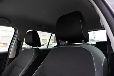 Skoda Fabia 2021 - 10999 EUR, 120000 km - AUTO.MOTO.pt - 120000km - foto 24 de 27
