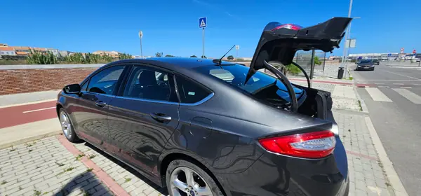 Ford Mondeo 2015 - 10500 EUR, 90000 km - AUTO.MOTO.pt - 90000km - foto 6 de 8