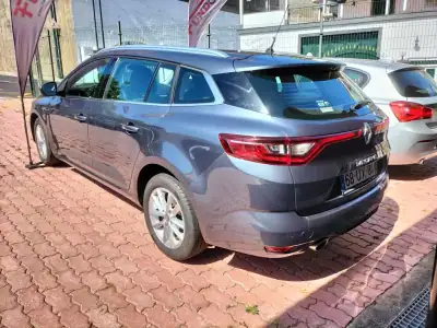 Renault Mégane Sport Tourer 2018 - 15950 EUR, 123820 km - AUTO.MOTO.pt - 123820km - foto 4 de 13