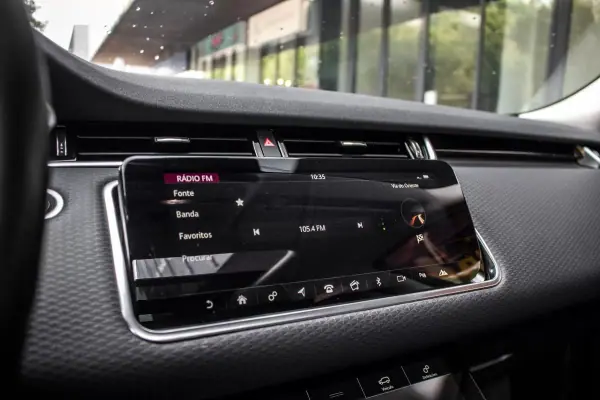 Land Rover Range Rover Evoque 2020 - 32990 EUR, 84922 km - AUTO.MOTO.pt - 84922km - foto 49 de 56