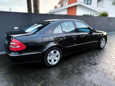 Mercedes-Benz E 220 2005 - 10950 EUR, 175000 km - AUTO.MOTO.pt - 175000km - foto 13 de 43